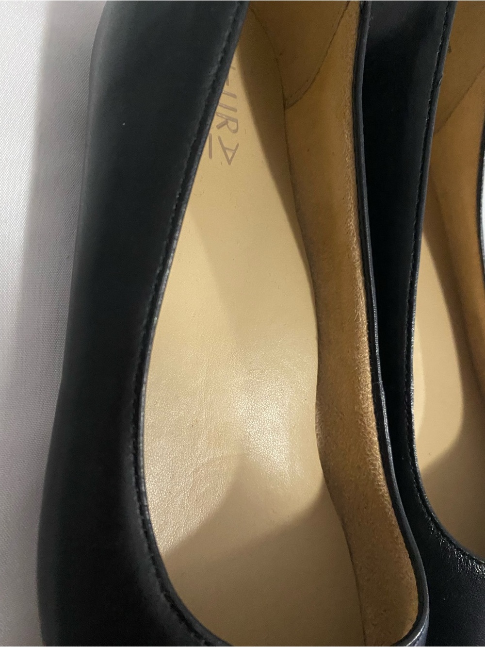 Women’s Naturalizer Black Leather Slip On Round Toe Flat Shoes Size 7 New - Picture 2 of 6